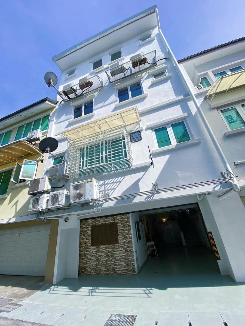 Nautilus Bay Home Inn George Town Exteriör bild